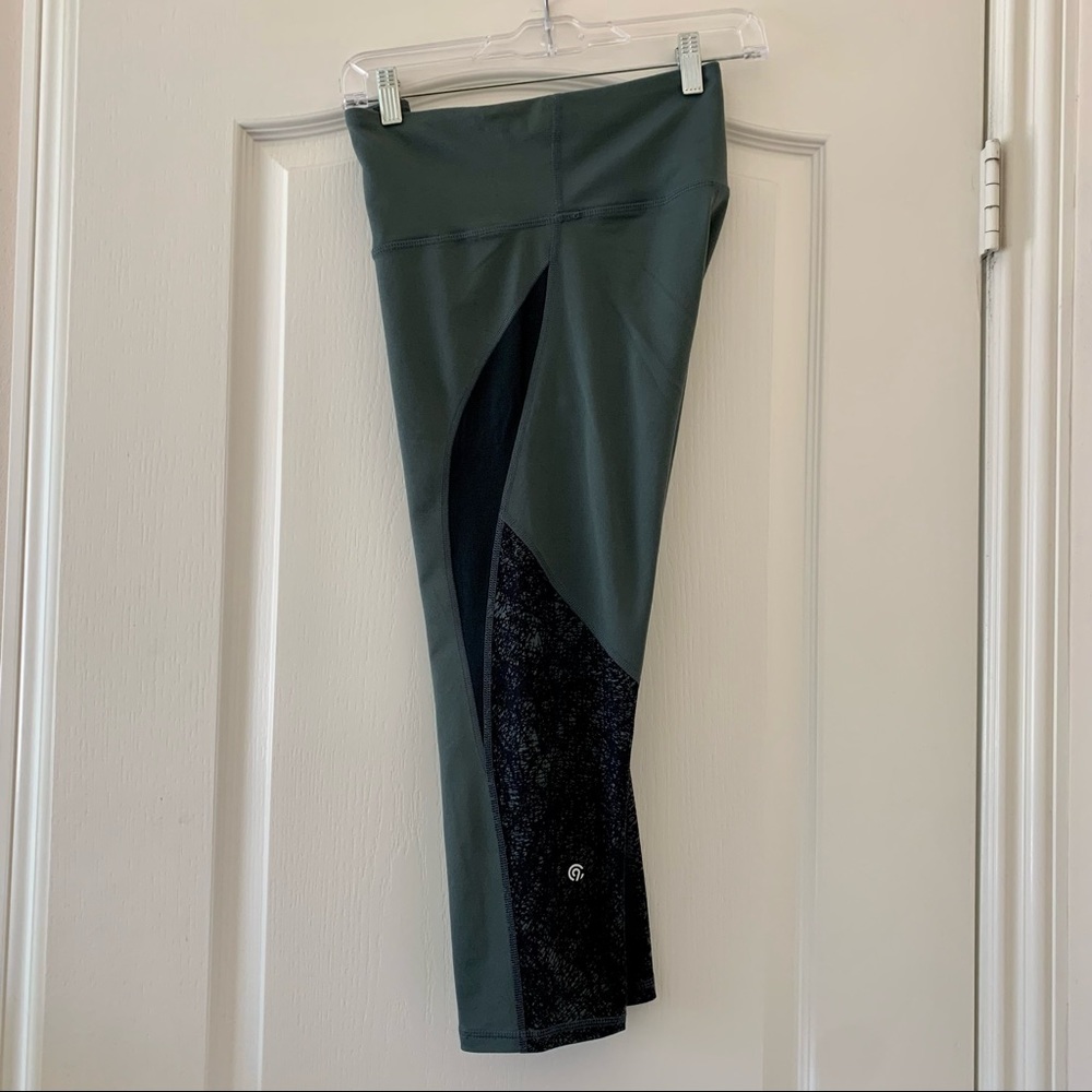High Rise Capri Leggings - EUC